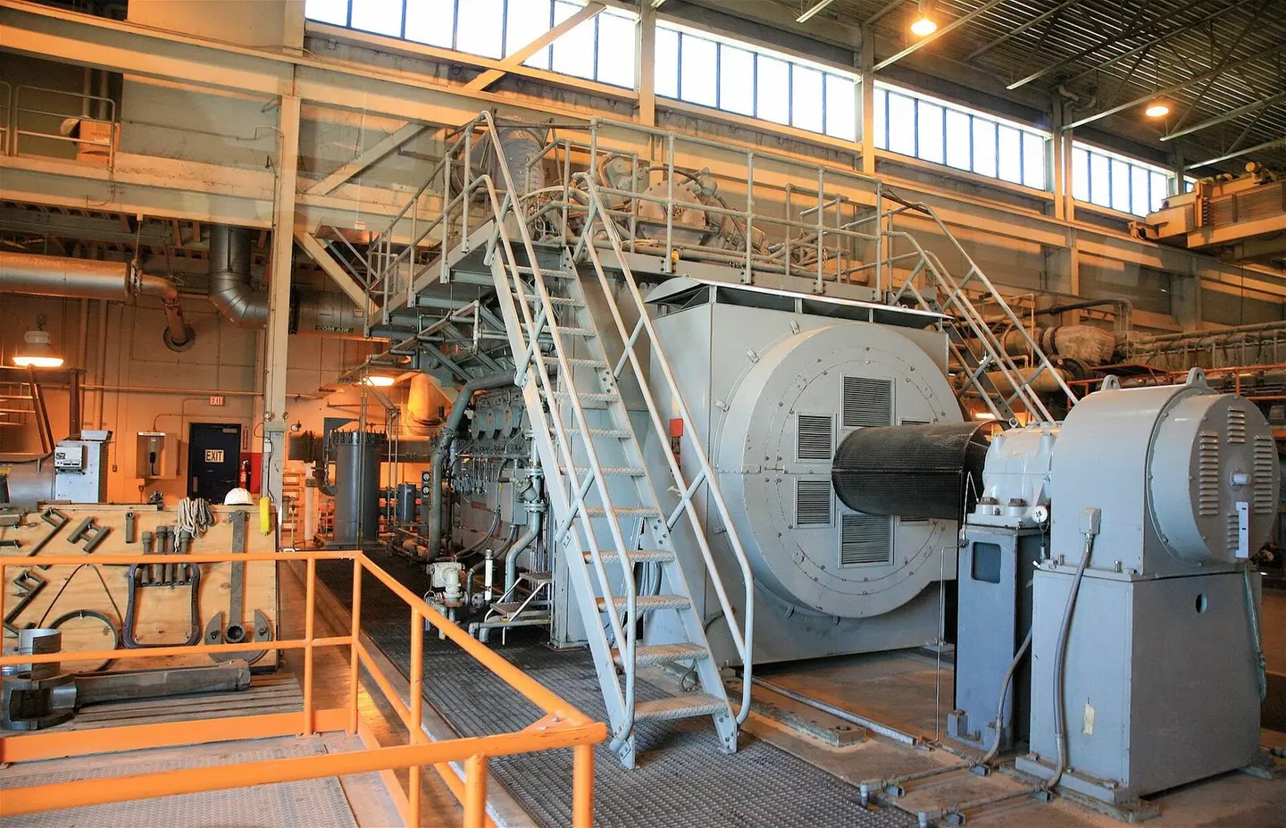 Motor-driven pump unit in a plant hall